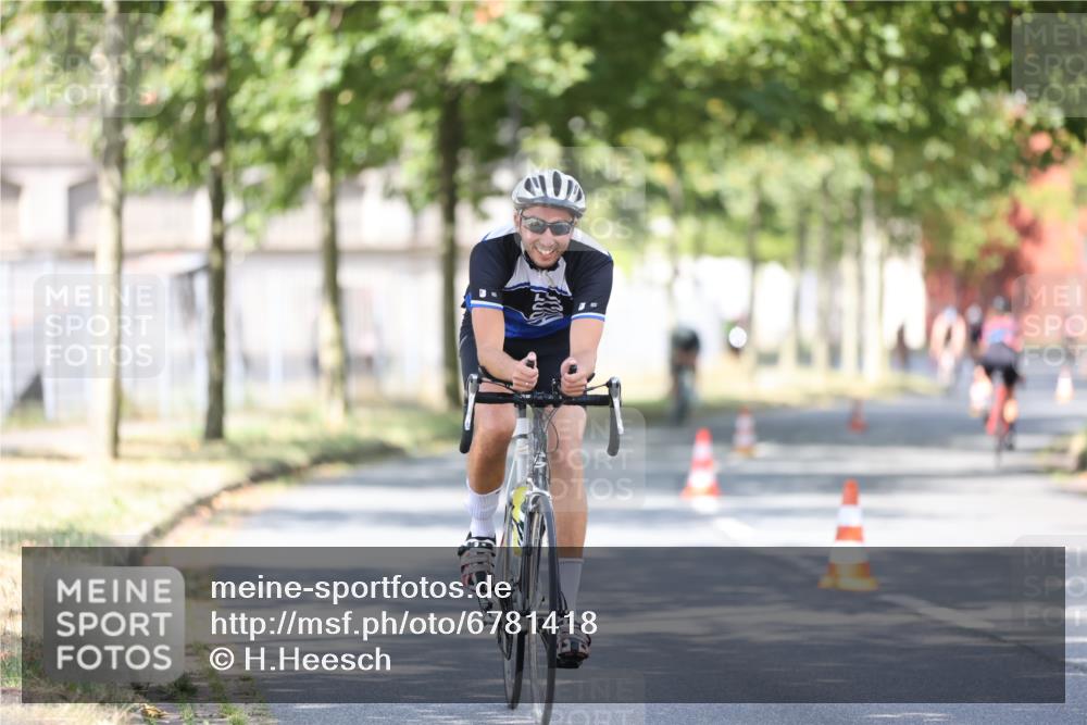 11.08.2024 - GEWOBA Citytriathlon Bremen H.Heesch http://msf.ph/oto/6781418 11.08.2024 11:49:46 Radfahren 862, 949, 979 meine-sportfotos.de