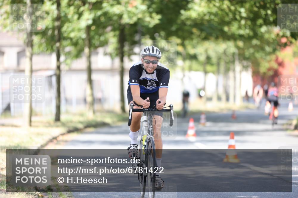 11.08.2024 - GEWOBA Citytriathlon Bremen H.Heesch http://msf.ph/oto/6781422 11.08.2024 11:49:46 Radfahren 862, 949, 979 meine-sportfotos.de