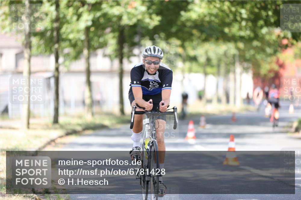 11.08.2024 - GEWOBA Citytriathlon Bremen H.Heesch http://msf.ph/oto/6781428 11.08.2024 11:49:46 Radfahren 862, 949, 979 meine-sportfotos.de