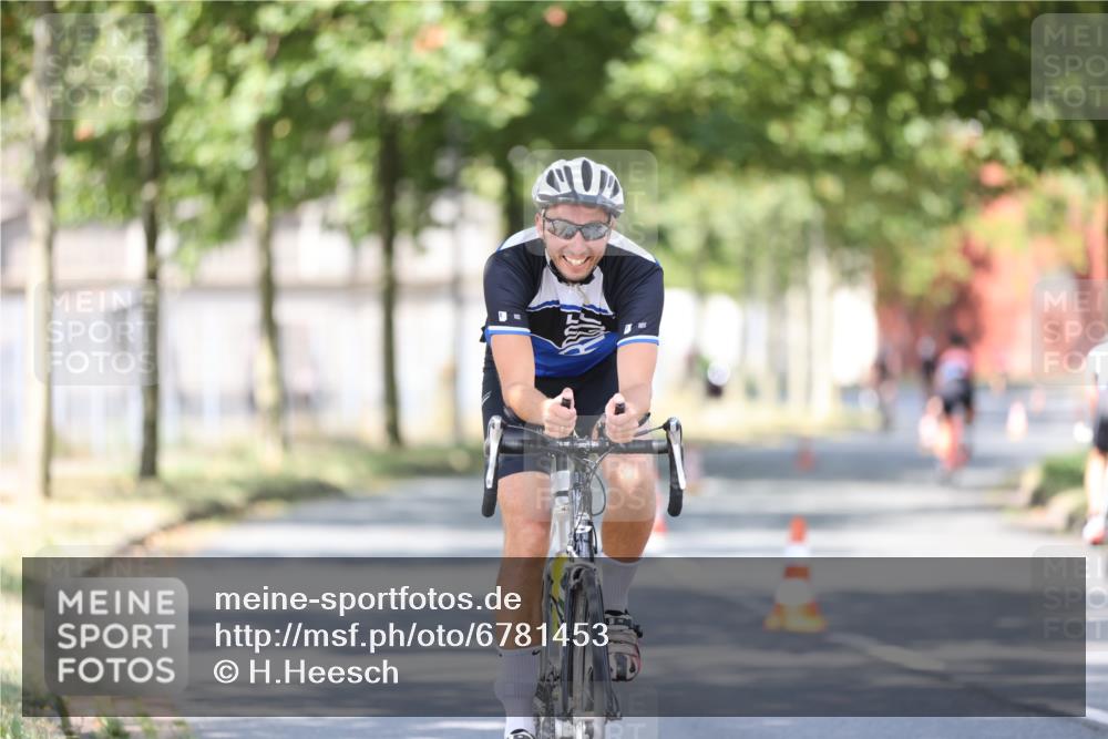 11.08.2024 - GEWOBA Citytriathlon Bremen H.Heesch http://msf.ph/oto/6781453 11.08.2024 11:49:47 Radfahren 862, 881, 949, 979 meine-sportfotos.de