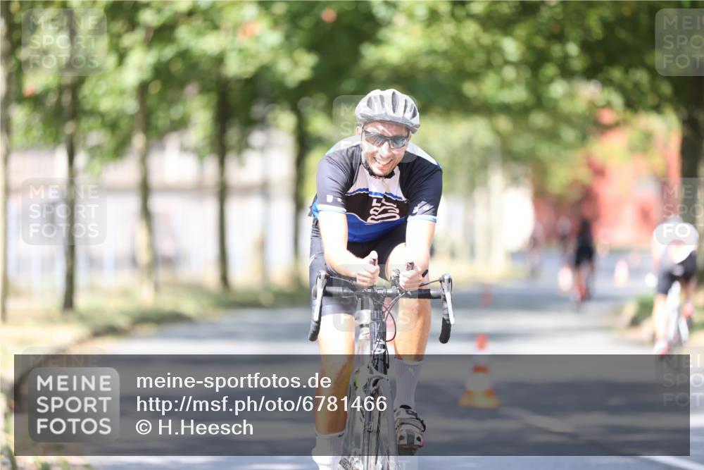 11.08.2024 - GEWOBA Citytriathlon Bremen H.Heesch http://msf.ph/oto/6781466 11.08.2024 11:49:47 Radfahren 862, 881, 949, 979 meine-sportfotos.de