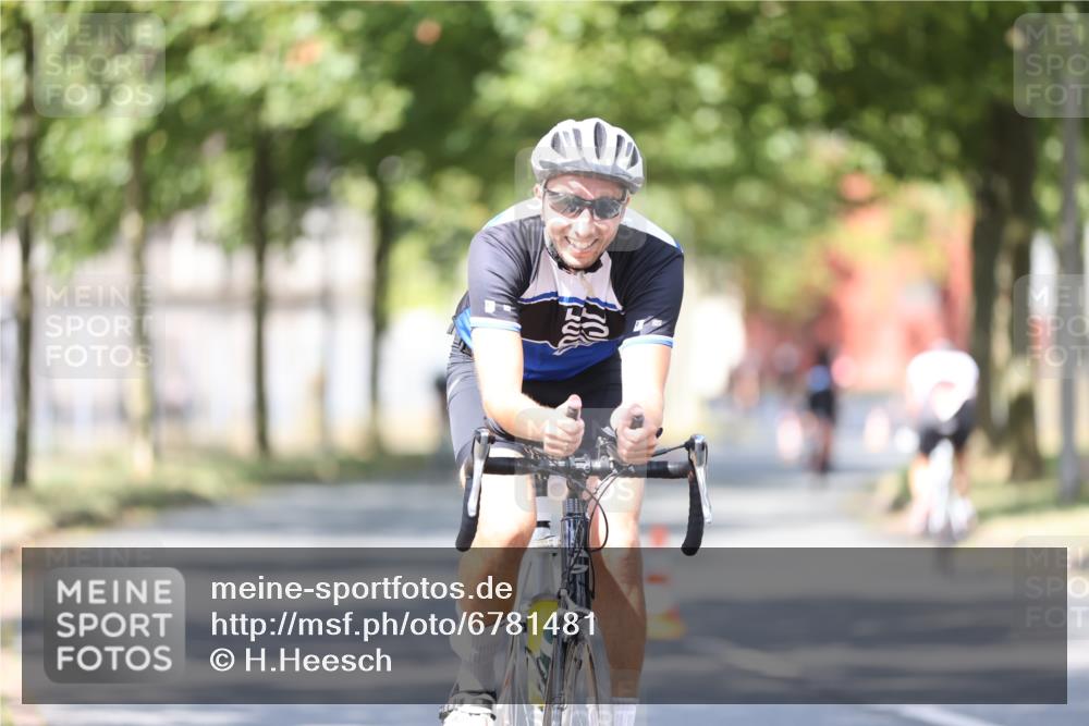 11.08.2024 - GEWOBA Citytriathlon Bremen H.Heesch http://msf.ph/oto/6781481 11.08.2024 11:49:47 Radfahren 862, 881, 949, 979 meine-sportfotos.de