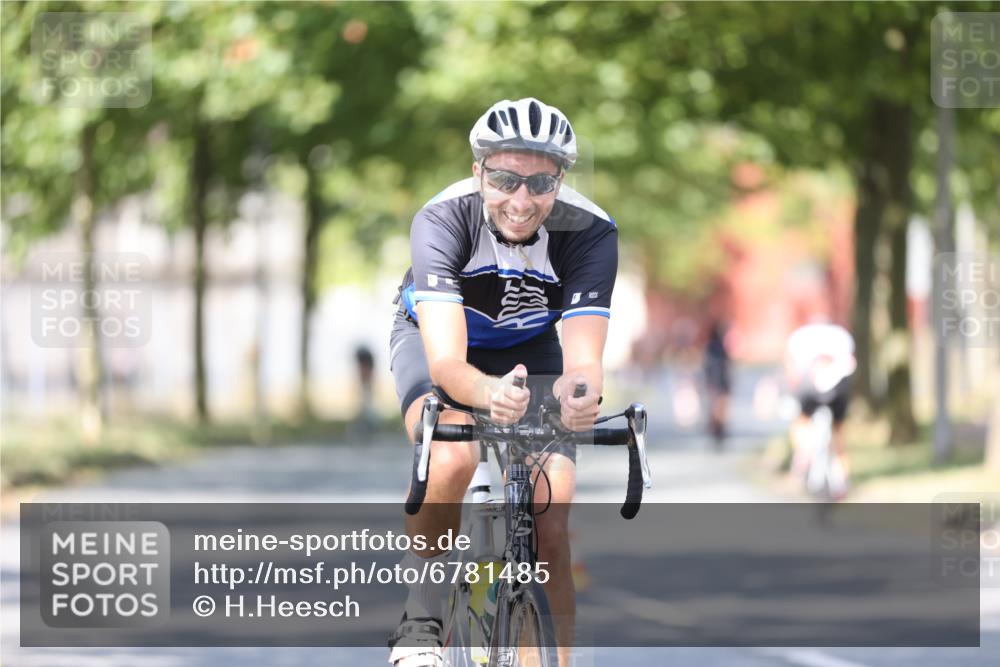 11.08.2024 - GEWOBA Citytriathlon Bremen H.Heesch http://msf.ph/oto/6781485 11.08.2024 11:49:47 Radfahren 862, 881, 949, 979 meine-sportfotos.de