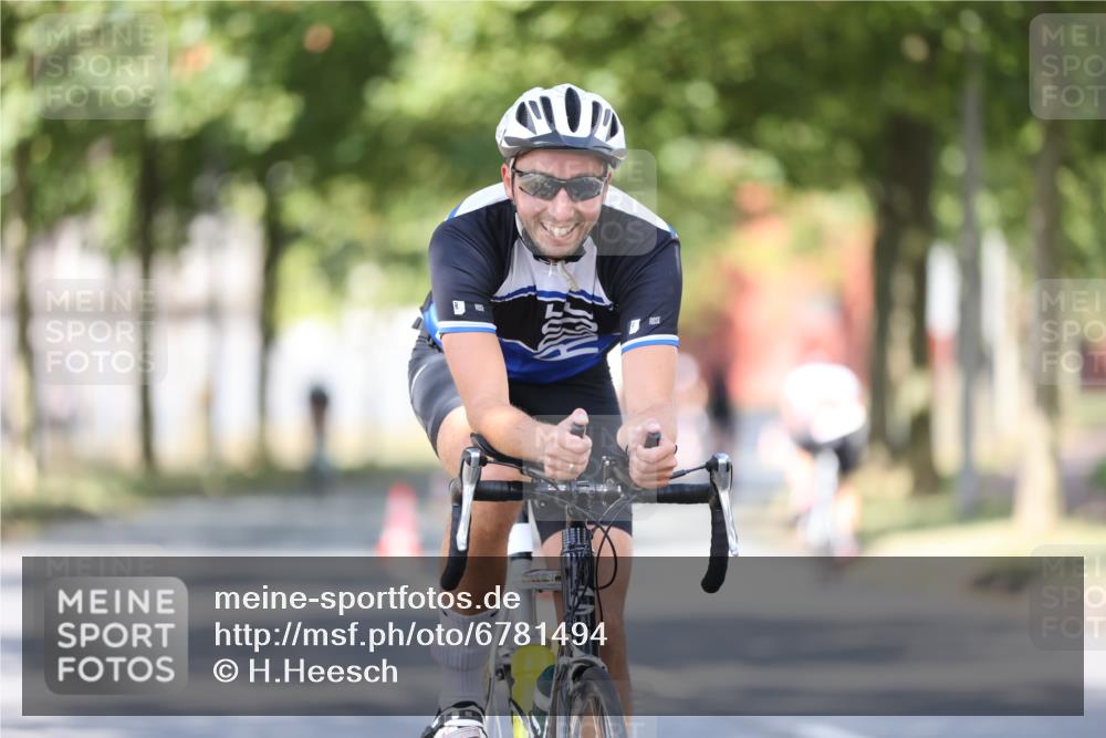 11.08.2024 - GEWOBA Citytriathlon Bremen H.Heesch http://msf.ph/oto/6781494 11.08.2024 11:49:47 Radfahren 862, 881, 949, 979 meine-sportfotos.de