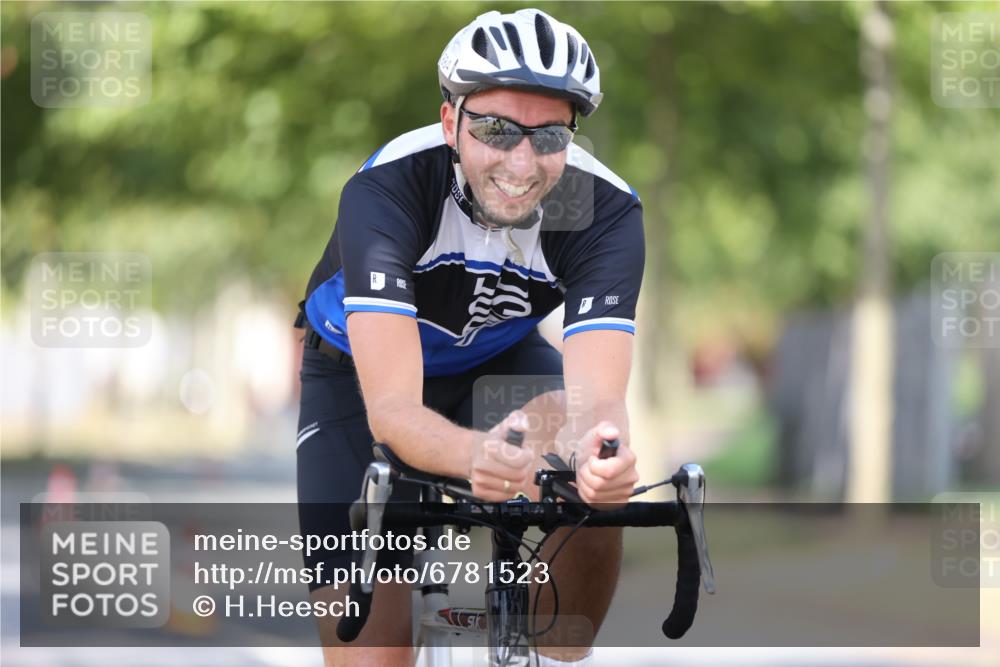 11.08.2024 - GEWOBA Citytriathlon Bremen H.Heesch http://msf.ph/oto/6781523 11.08.2024 11:49:47 Radfahren 862, 881, 949, 979 meine-sportfotos.de