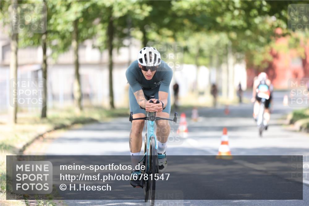11.08.2024 - GEWOBA Citytriathlon Bremen H.Heesch http://msf.ph/oto/6781547 11.08.2024 11:49:52 Radfahren 785, 796, 862, 881, 979 meine-sportfotos.de