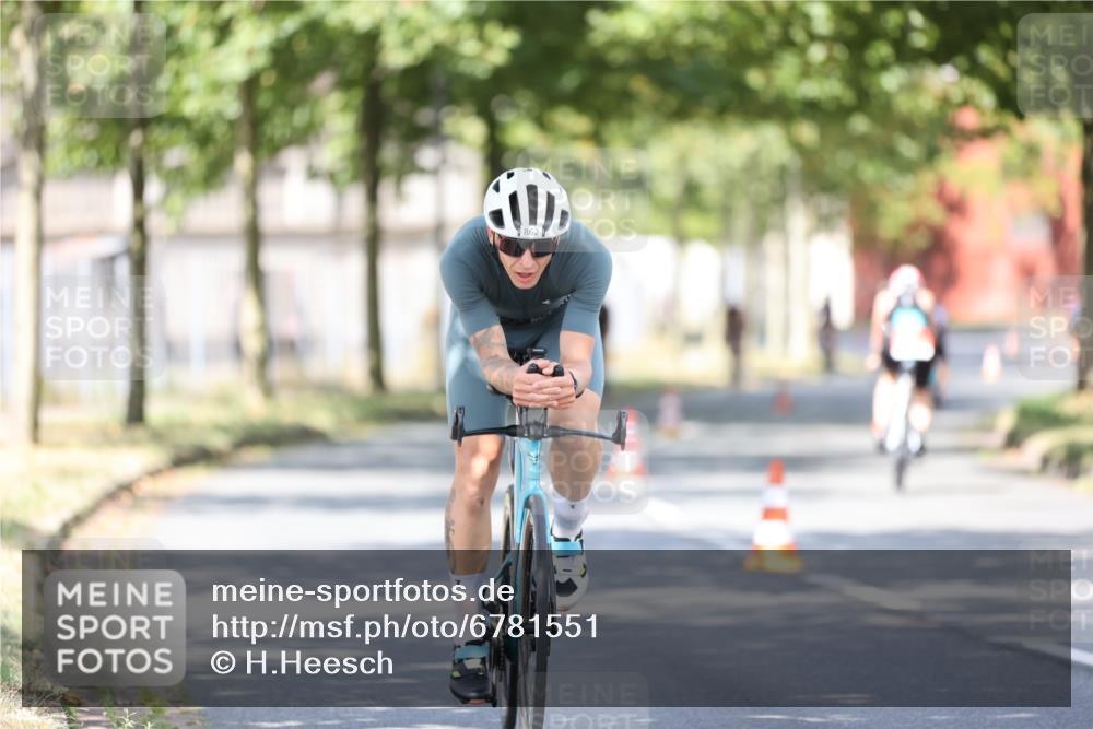 11.08.2024 - GEWOBA Citytriathlon Bremen H.Heesch http://msf.ph/oto/6781551 11.08.2024 11:49:52 Radfahren 785, 796, 862, 881, 979 meine-sportfotos.de