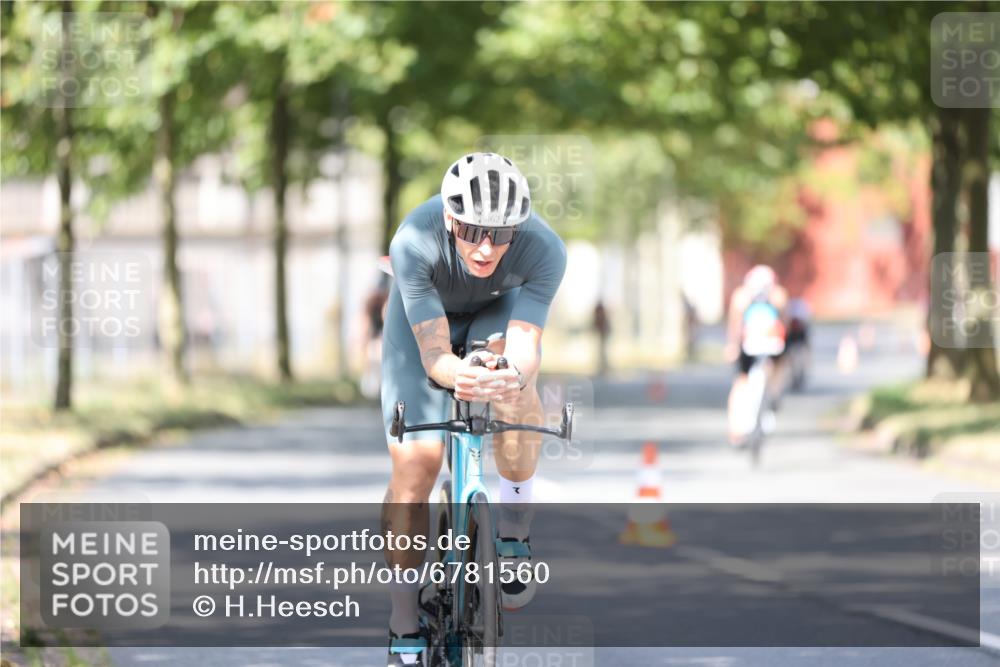 11.08.2024 - GEWOBA Citytriathlon Bremen H.Heesch http://msf.ph/oto/6781560 11.08.2024 11:49:52 Radfahren 785, 796, 862, 881, 979 meine-sportfotos.de