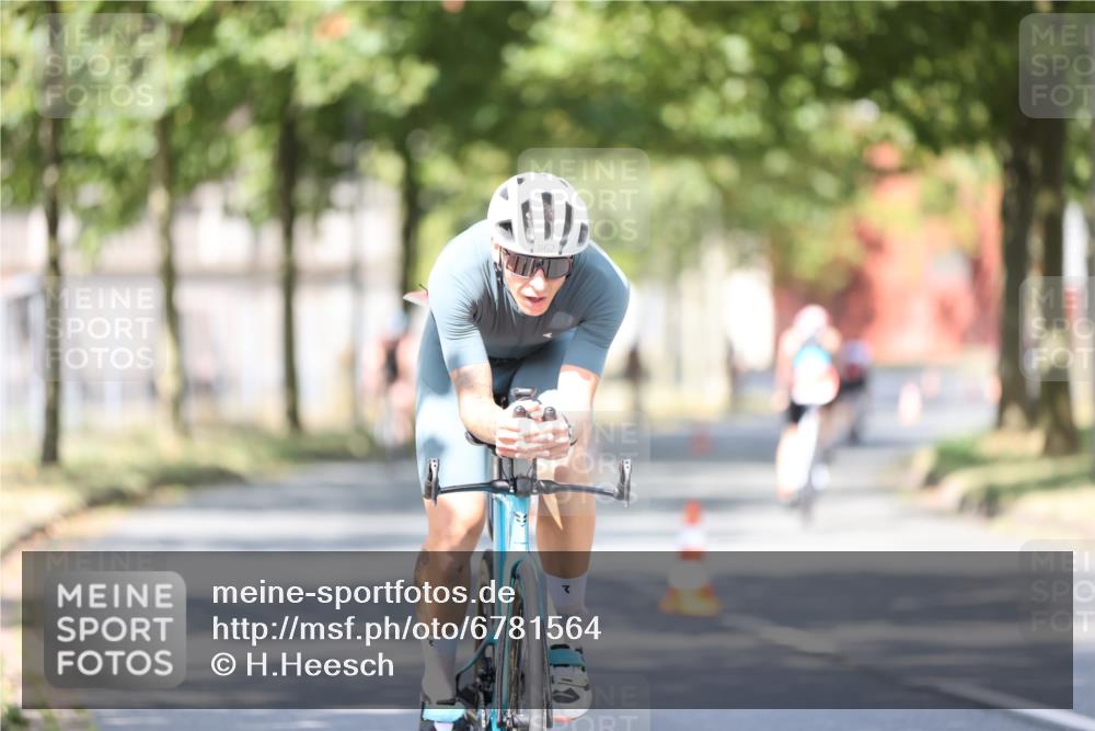 11.08.2024 - GEWOBA Citytriathlon Bremen H.Heesch http://msf.ph/oto/6781564 11.08.2024 11:49:52 Radfahren 785, 796, 862, 881, 979 meine-sportfotos.de