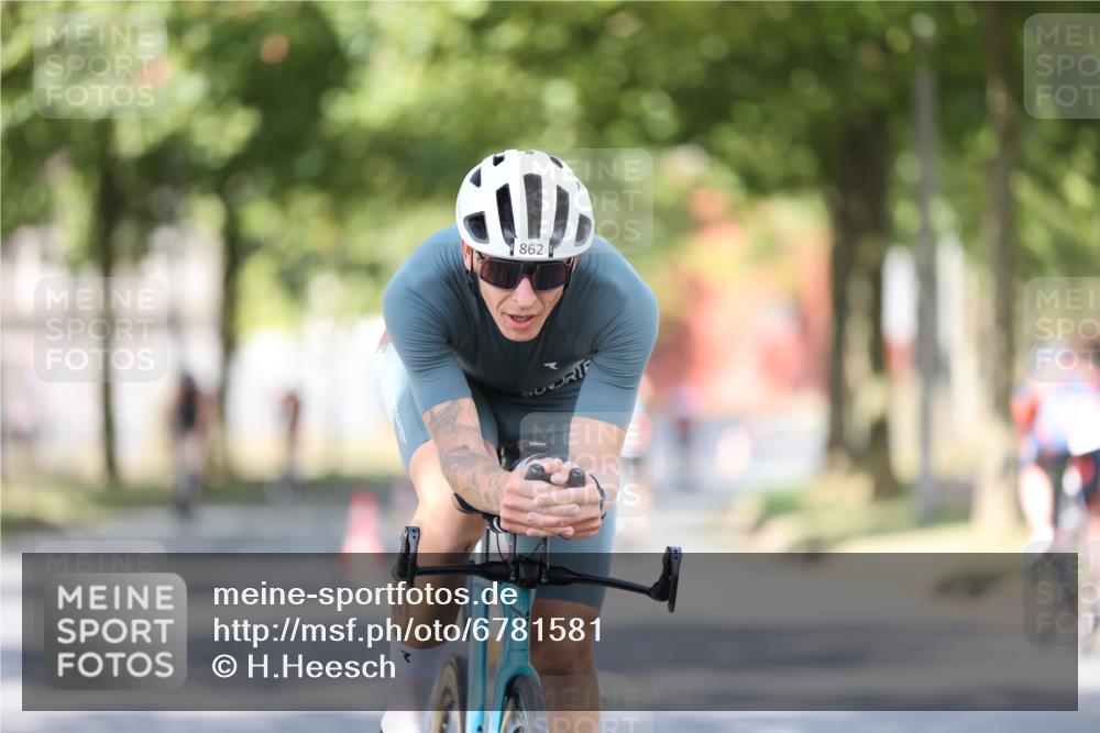11.08.2024 - GEWOBA Citytriathlon Bremen H.Heesch http://msf.ph/oto/6781581 11.08.2024 11:49:52 Radfahren 785, 796, 862, 881, 979 meine-sportfotos.de