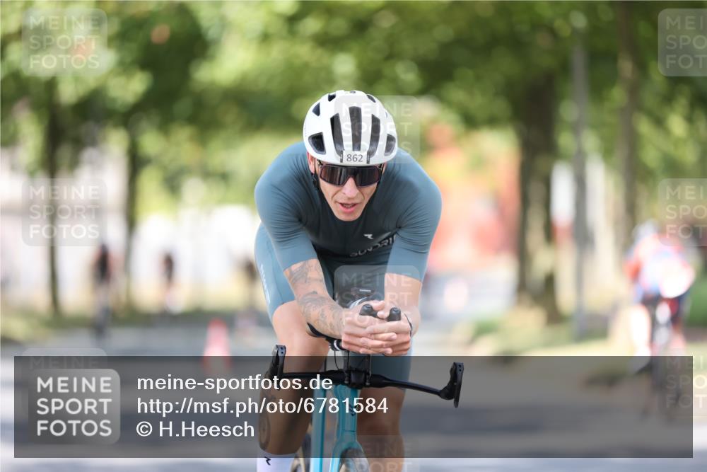 11.08.2024 - GEWOBA Citytriathlon Bremen H.Heesch http://msf.ph/oto/6781584 11.08.2024 11:49:52 Radfahren 785, 796, 862, 881, 979 meine-sportfotos.de