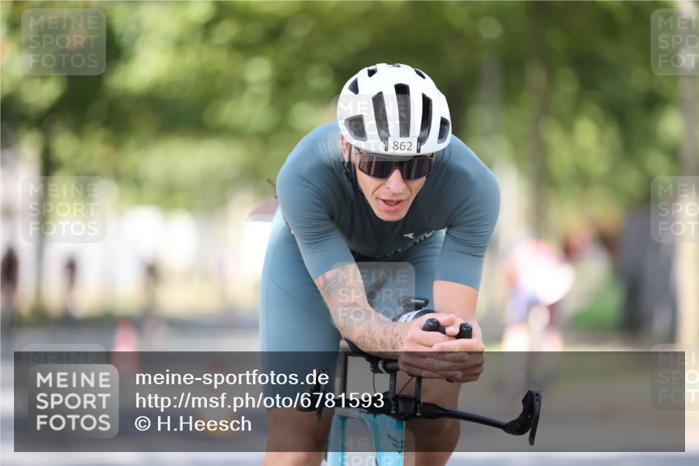 11.08.2024 - GEWOBA Citytriathlon Bremen H.Heesch http://msf.ph/oto/6781593 11.08.2024 11:49:53 Radfahren 785, 796, 862, 881, 979 meine-sportfotos.de