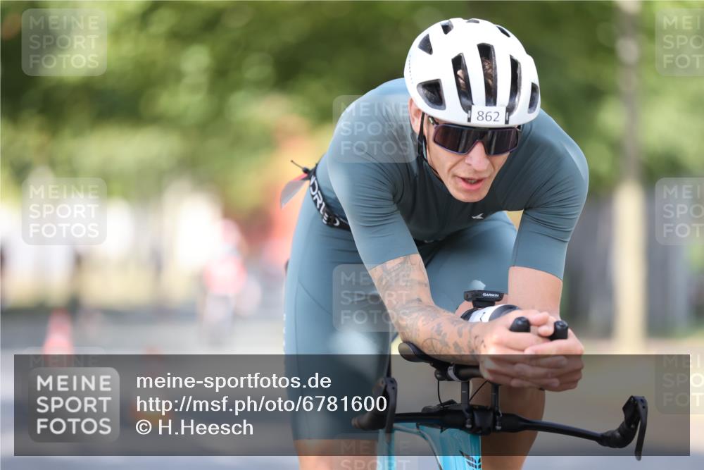 11.08.2024 - GEWOBA Citytriathlon Bremen H.Heesch http://msf.ph/oto/6781600 11.08.2024 11:49:53 Radfahren 785, 796, 862, 881, 979 meine-sportfotos.de