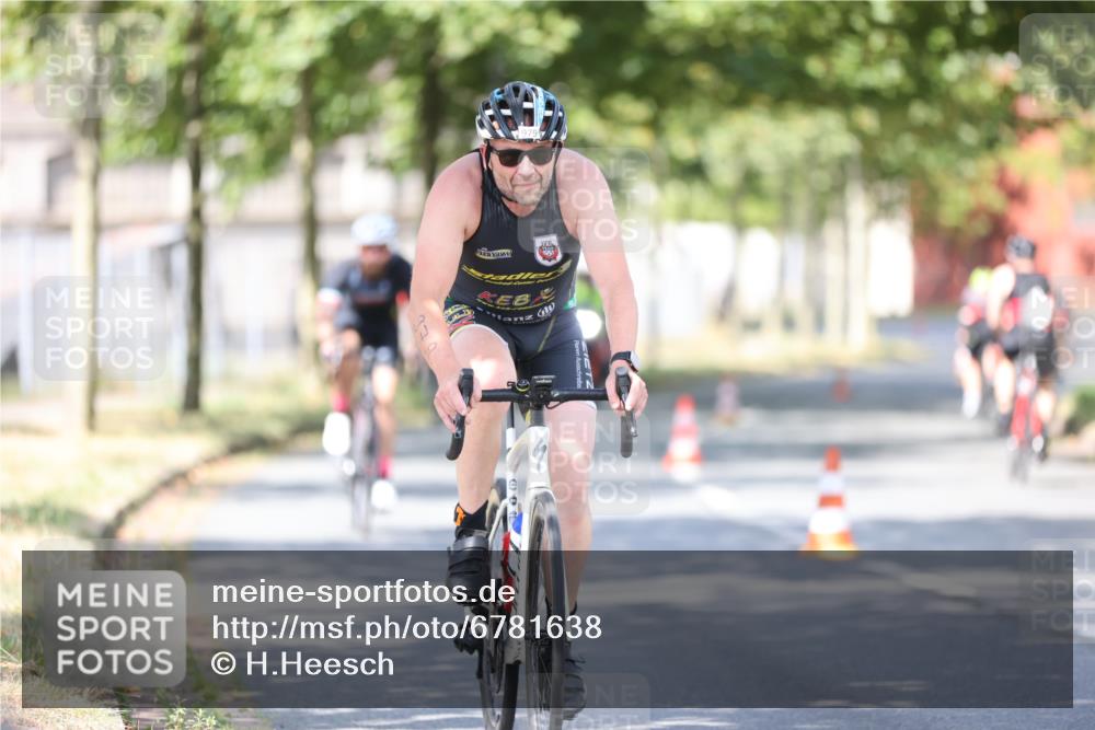 11.08.2024 - GEWOBA Citytriathlon Bremen H.Heesch http://msf.ph/oto/6781638 11.08.2024 11:49:57 Radfahren 785, 796, 862, 881, 979 meine-sportfotos.de