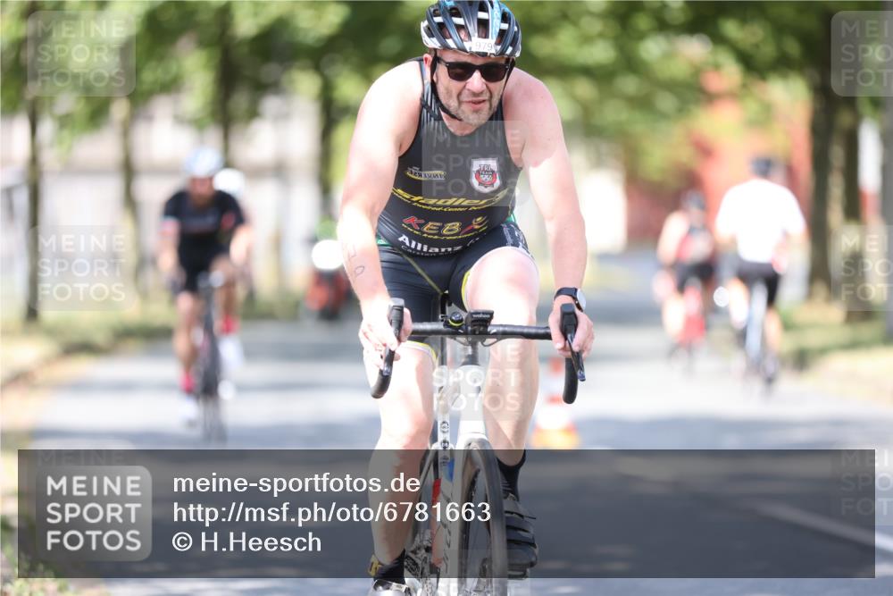 11.08.2024 - GEWOBA Citytriathlon Bremen H.Heesch http://msf.ph/oto/6781663 11.08.2024 11:49:58 Radfahren 785, 796, 862, 881, 979 meine-sportfotos.de