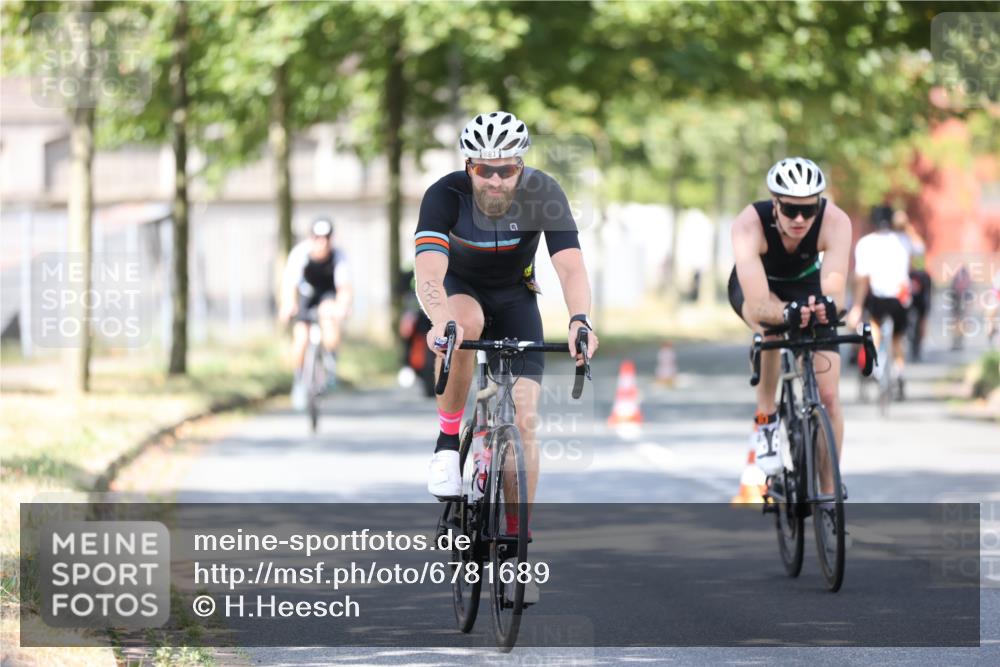 11.08.2024 - GEWOBA Citytriathlon Bremen H.Heesch http://msf.ph/oto/6781689 11.08.2024 11:49:59 Radfahren 785, 796, 862, 881, 979 meine-sportfotos.de