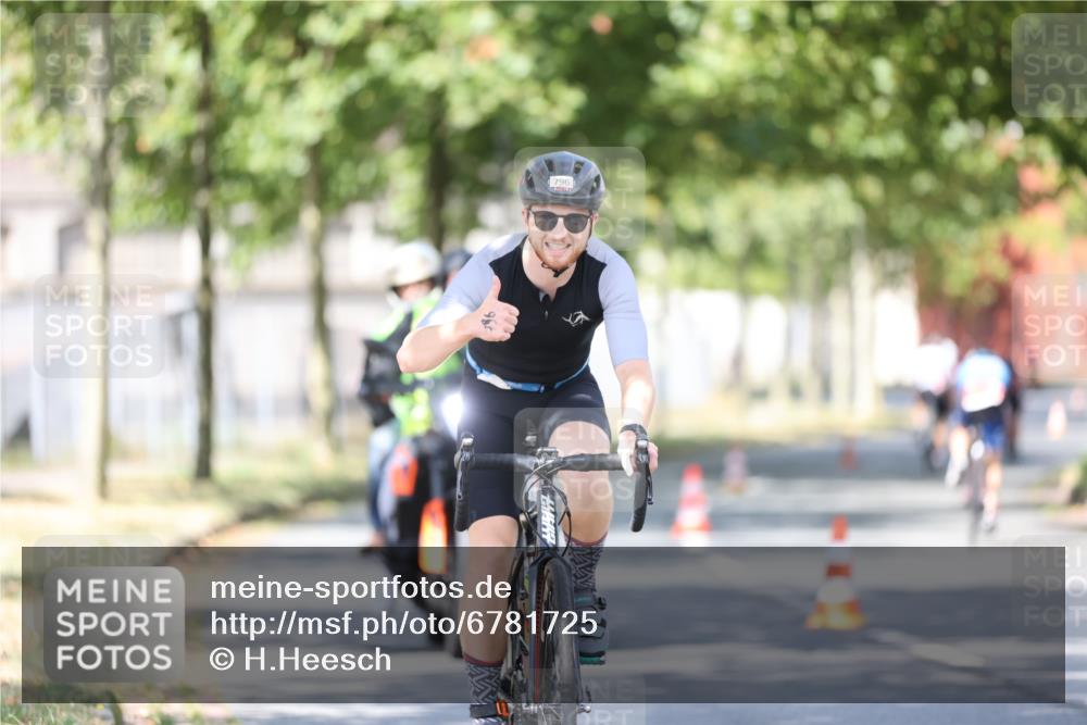 11.08.2024 - GEWOBA Citytriathlon Bremen H.Heesch http://msf.ph/oto/6781725 11.08.2024 11:50:02 Radfahren 785, 796, 862, 881, 929, 979, 1022 meine-sportfotos.de