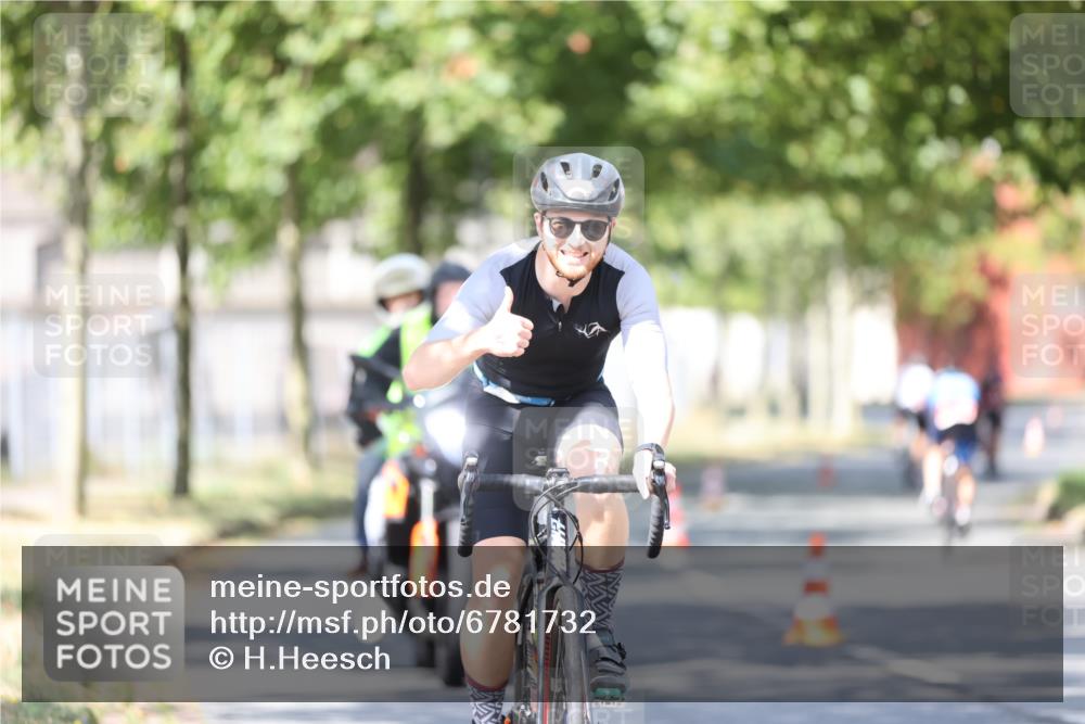 11.08.2024 - GEWOBA Citytriathlon Bremen H.Heesch http://msf.ph/oto/6781732 11.08.2024 11:50:02 Radfahren 785, 796, 862, 881, 929, 979, 1022 meine-sportfotos.de