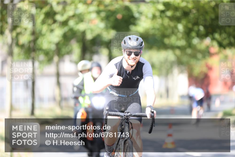 11.08.2024 - GEWOBA Citytriathlon Bremen H.Heesch http://msf.ph/oto/6781743 11.08.2024 11:50:02 Radfahren 785, 796, 862, 881, 929, 979, 1022 meine-sportfotos.de