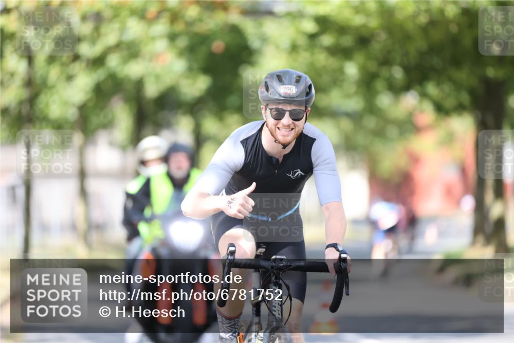 11.08.2024 - GEWOBA Citytriathlon Bremen H.Heesch http://msf.ph/oto/6781752 11.08.2024 11:50:02 Radfahren 785, 796, 862, 881, 929, 979, 1022 meine-sportfotos.de