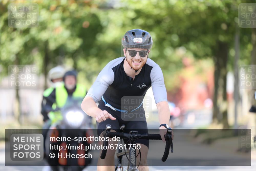 11.08.2024 - GEWOBA Citytriathlon Bremen H.Heesch http://msf.ph/oto/6781759 11.08.2024 11:50:03 Radfahren 785, 796, 862, 881, 929, 979, 1022 meine-sportfotos.de