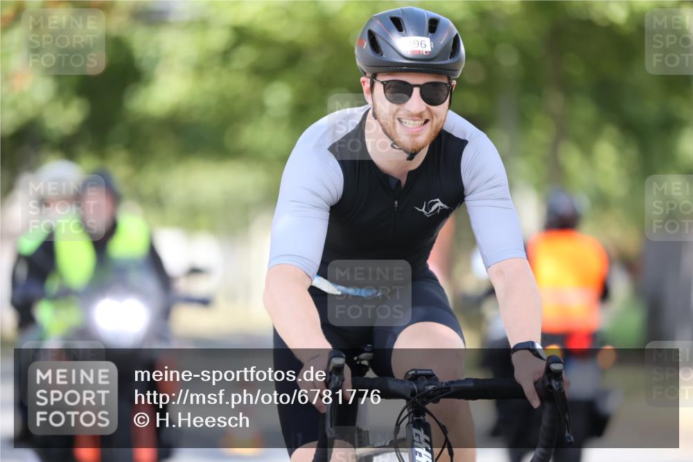 11.08.2024 - GEWOBA Citytriathlon Bremen H.Heesch http://msf.ph/oto/6781776 11.08.2024 11:50:03 Radfahren 785, 796, 862, 881, 929, 979, 1022 meine-sportfotos.de