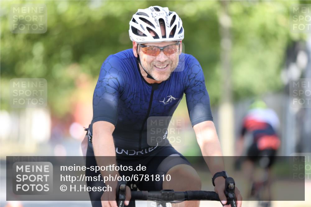 11.08.2024 - GEWOBA Citytriathlon Bremen H.Heesch http://msf.ph/oto/6781810 11.08.2024 11:50:14 Radfahren 796, 915, 929, 981, 1022 meine-sportfotos.de