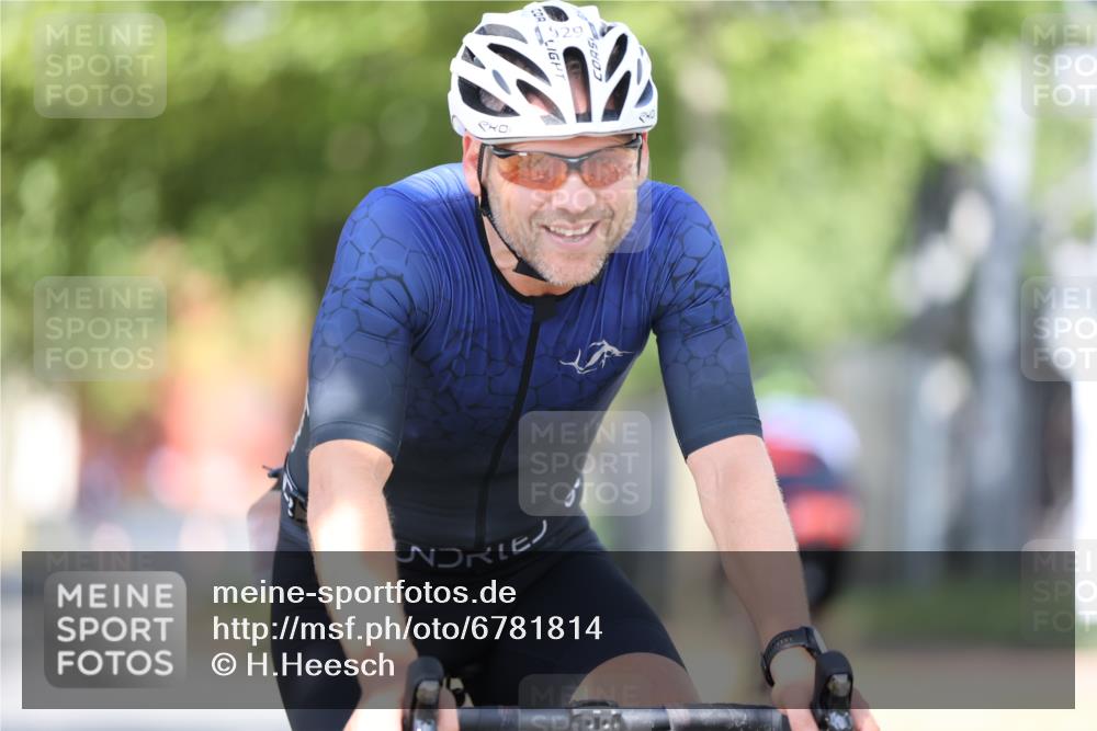 11.08.2024 - GEWOBA Citytriathlon Bremen H.Heesch http://msf.ph/oto/6781814 11.08.2024 11:50:14 Radfahren 796, 915, 929, 981, 1022 meine-sportfotos.de