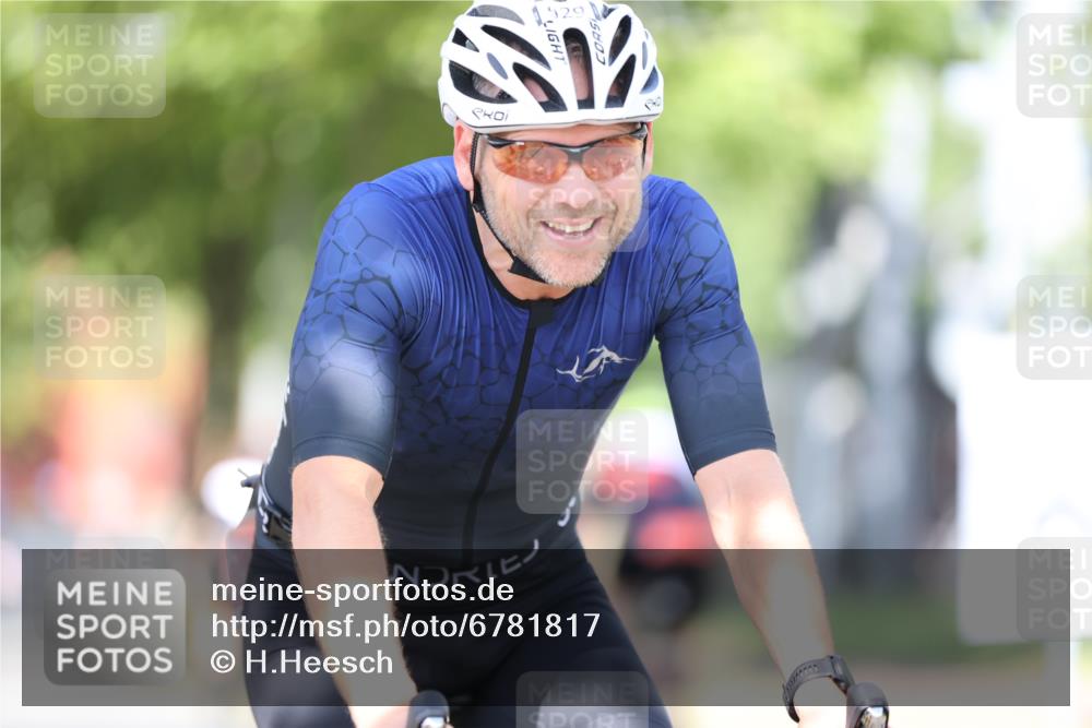 11.08.2024 - GEWOBA Citytriathlon Bremen H.Heesch http://msf.ph/oto/6781817 11.08.2024 11:50:14 Radfahren 796, 915, 929, 981, 1022 meine-sportfotos.de