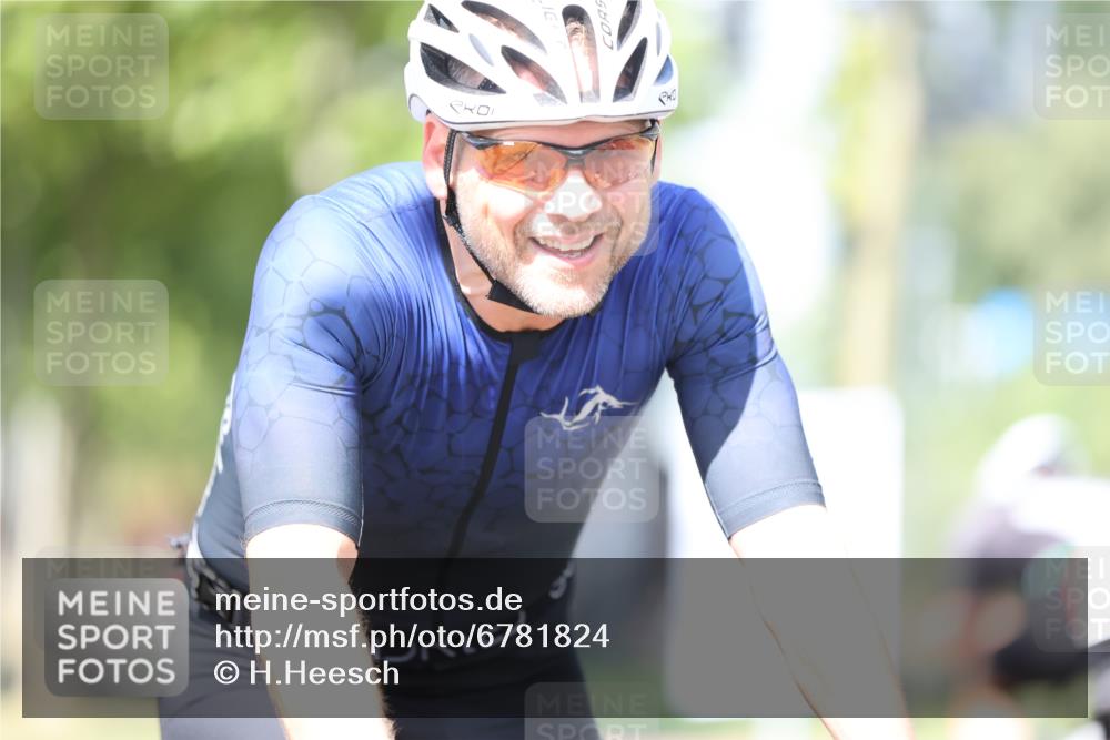 11.08.2024 - GEWOBA Citytriathlon Bremen H.Heesch http://msf.ph/oto/6781824 11.08.2024 11:50:14 Radfahren 796, 915, 929, 981, 1022 meine-sportfotos.de