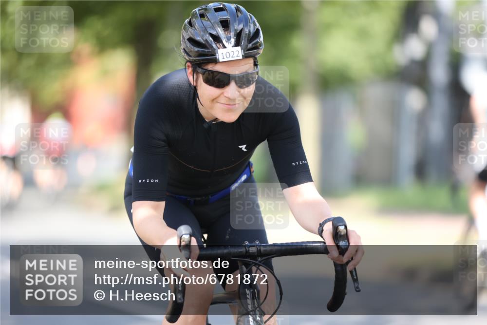 11.08.2024 - GEWOBA Citytriathlon Bremen H.Heesch http://msf.ph/oto/6781872 11.08.2024 11:50:17 Radfahren 915, 929, 981, 1022 meine-sportfotos.de