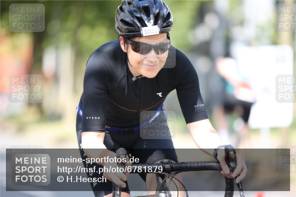 11.08.2024 - GEWOBA Citytriathlon Bremen H.Heesch http://msf.ph/oto/6781879 11.08.2024 11:50:18 Radfahren 915, 929, 981, 1022 meine-sportfotos.de