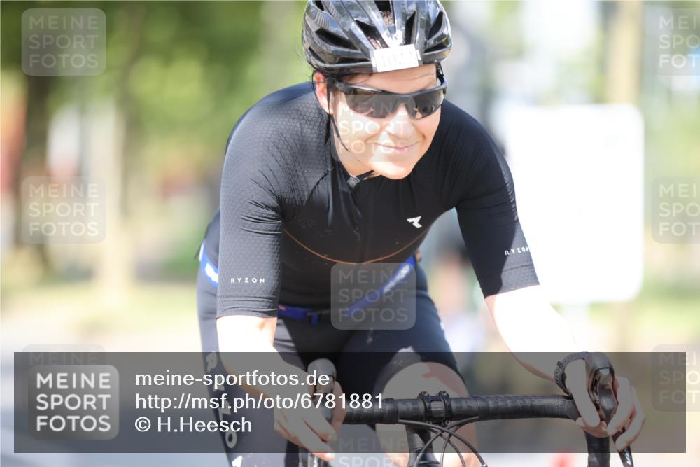 11.08.2024 - GEWOBA Citytriathlon Bremen H.Heesch http://msf.ph/oto/6781881 11.08.2024 11:50:18 Radfahren 915, 929, 981, 1022 meine-sportfotos.de