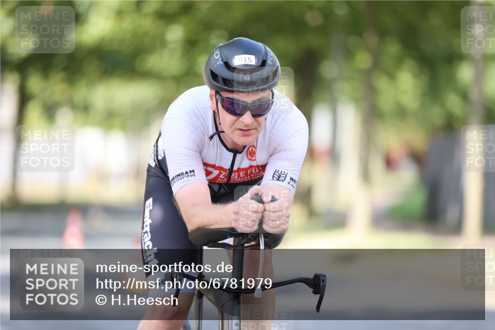 11.08.2024 - GEWOBA Citytriathlon Bremen H.Heesch http://msf.ph/oto/6781979 11.08.2024 11:50:26 Radfahren 915, 929, 966, 981, 992, 1022 meine-sportfotos.de