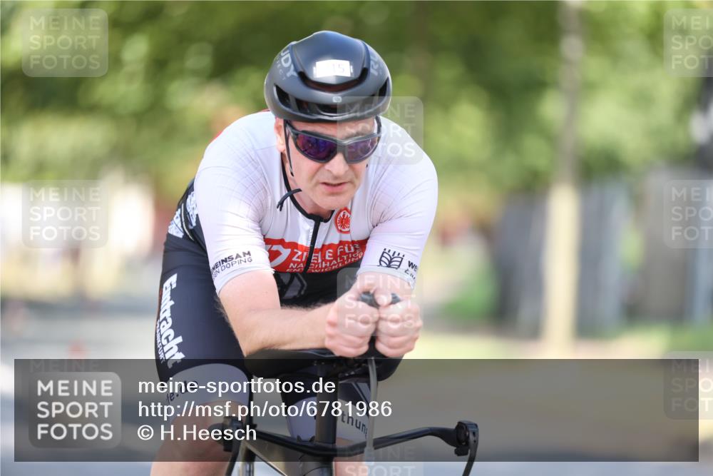11.08.2024 - GEWOBA Citytriathlon Bremen H.Heesch http://msf.ph/oto/6781986 11.08.2024 11:50:26 Radfahren 915, 929, 966, 981, 992, 1022 meine-sportfotos.de