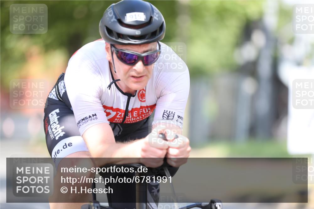 11.08.2024 - GEWOBA Citytriathlon Bremen H.Heesch http://msf.ph/oto/6781991 11.08.2024 11:50:26 Radfahren 915, 929, 966, 981, 992, 1022 meine-sportfotos.de
