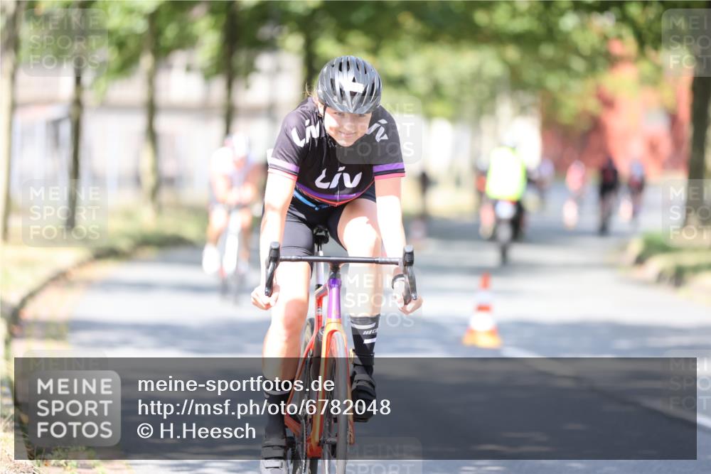 11.08.2024 - GEWOBA Citytriathlon Bremen H.Heesch http://msf.ph/oto/6782048 11.08.2024 11:50:36 Radfahren 741, 748, 783, 915, 963, 966, 992, 1021, 1027 meine-sportfotos.de