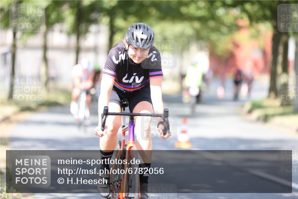 11.08.2024 - GEWOBA Citytriathlon Bremen H.Heesch http://msf.ph/oto/6782056 11.08.2024 11:50:36 Radfahren 741, 748, 783, 915, 963, 966, 992, 1021, 1027 meine-sportfotos.de