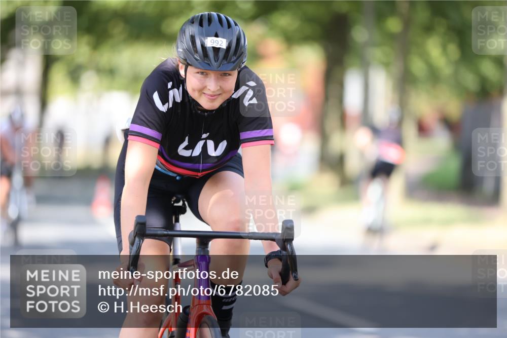 11.08.2024 - GEWOBA Citytriathlon Bremen H.Heesch http://msf.ph/oto/6782085 11.08.2024 11:50:37 Radfahren 741, 748, 783, 915, 963, 966, 992, 1021, 1027 meine-sportfotos.de