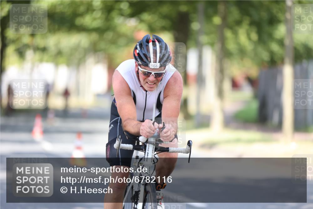 11.08.2024 - GEWOBA Citytriathlon Bremen H.Heesch http://msf.ph/oto/6782116 11.08.2024 11:50:39 Radfahren 741, 748, 783, 963, 966, 992, 1021, 1027 meine-sportfotos.de