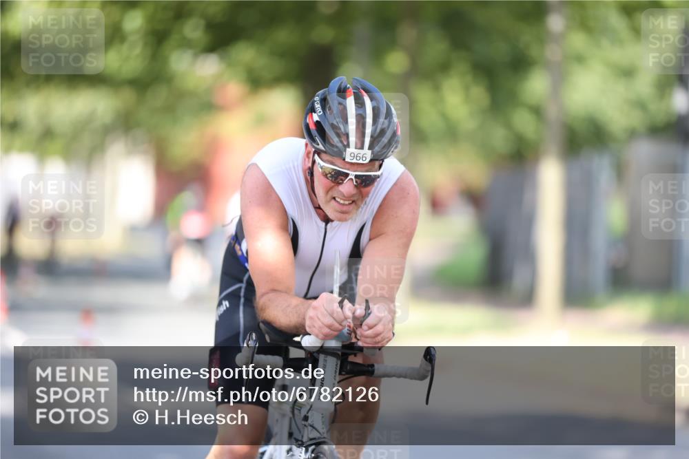 11.08.2024 - GEWOBA Citytriathlon Bremen H.Heesch http://msf.ph/oto/6782126 11.08.2024 11:50:39 Radfahren 741, 748, 783, 963, 966, 992, 1021, 1027 meine-sportfotos.de