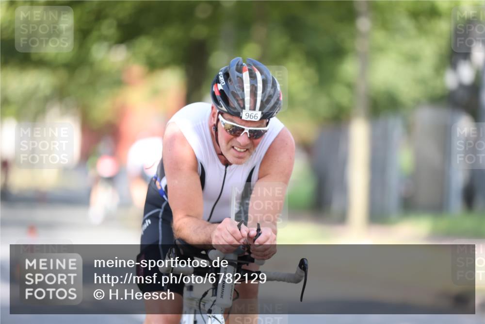 11.08.2024 - GEWOBA Citytriathlon Bremen H.Heesch http://msf.ph/oto/6782129 11.08.2024 11:50:39 Radfahren 741, 748, 783, 963, 966, 992, 1021, 1027 meine-sportfotos.de