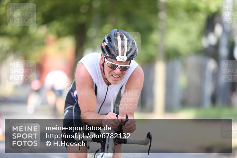 11.08.2024 - GEWOBA Citytriathlon Bremen H.Heesch http://msf.ph/oto/6782132 11.08.2024 11:50:39 Radfahren 741, 748, 783, 963, 966, 992, 1021, 1027 meine-sportfotos.de