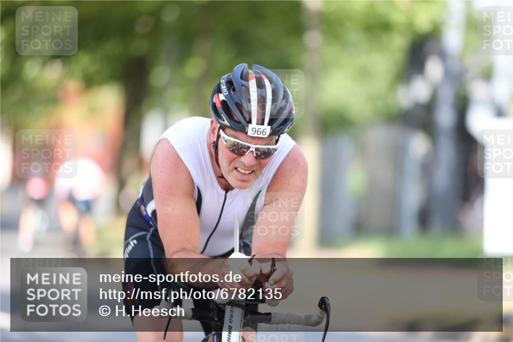 11.08.2024 - GEWOBA Citytriathlon Bremen H.Heesch http://msf.ph/oto/6782135 11.08.2024 11:50:39 Radfahren 741, 748, 783, 963, 966, 992, 1021, 1027 meine-sportfotos.de