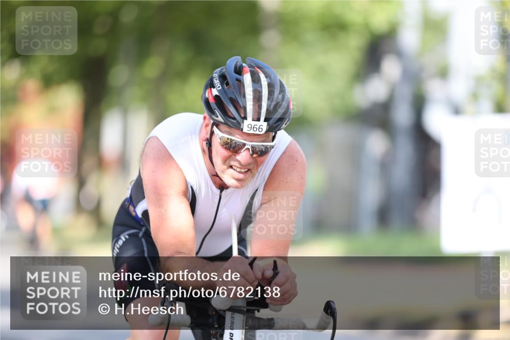 11.08.2024 - GEWOBA Citytriathlon Bremen H.Heesch http://msf.ph/oto/6782138 11.08.2024 11:50:39 Radfahren 741, 748, 783, 963, 966, 992, 1021, 1027 meine-sportfotos.de