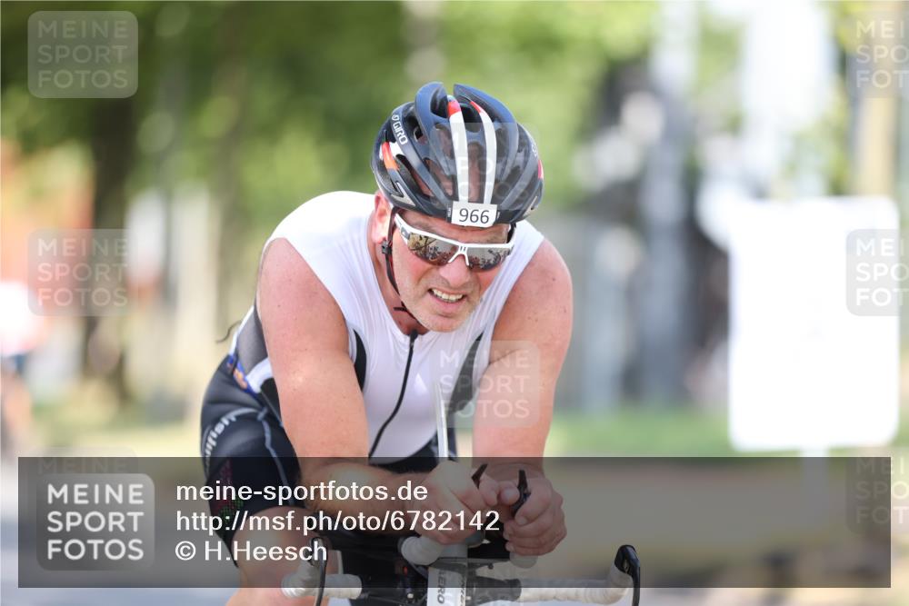 11.08.2024 - GEWOBA Citytriathlon Bremen H.Heesch http://msf.ph/oto/6782142 11.08.2024 11:50:39 Radfahren 741, 748, 783, 963, 966, 992, 1021, 1027 meine-sportfotos.de