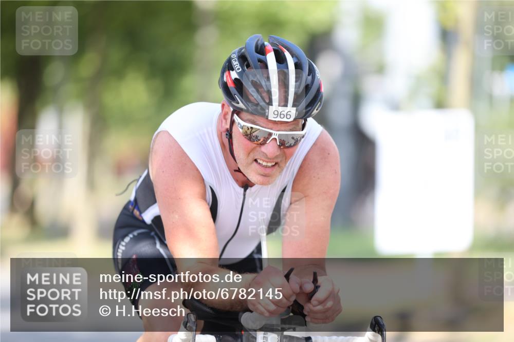 11.08.2024 - GEWOBA Citytriathlon Bremen H.Heesch http://msf.ph/oto/6782145 11.08.2024 11:50:39 Radfahren 741, 748, 783, 963, 966, 992, 1021, 1027 meine-sportfotos.de