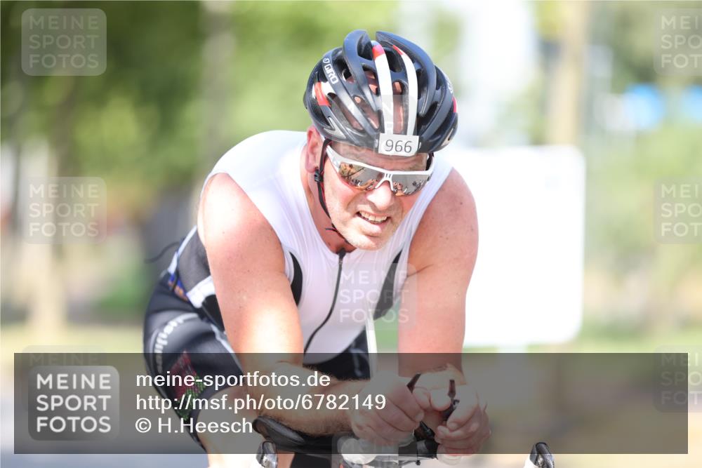 11.08.2024 - GEWOBA Citytriathlon Bremen H.Heesch http://msf.ph/oto/6782149 11.08.2024 11:50:39 Radfahren 741, 748, 783, 963, 966, 992, 1021, 1027 meine-sportfotos.de