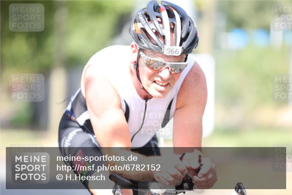 11.08.2024 - GEWOBA Citytriathlon Bremen H.Heesch http://msf.ph/oto/6782152 11.08.2024 11:50:39 Radfahren 741, 748, 783, 963, 966, 992, 1021, 1027 meine-sportfotos.de
