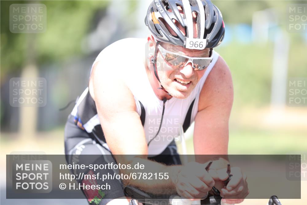11.08.2024 - GEWOBA Citytriathlon Bremen H.Heesch http://msf.ph/oto/6782155 11.08.2024 11:50:40 Radfahren 741, 748, 783, 963, 966, 992, 1021, 1027 meine-sportfotos.de